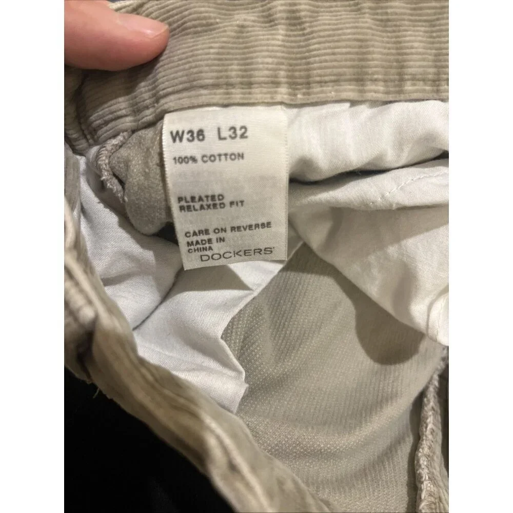 Dockers Corduroy Pants Men’s Size 36x32‎ Tan Relaxed Fit Pleated Cuffed Casual